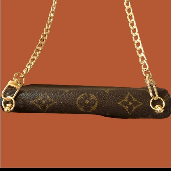 Louis Vuitton wallet converted to a crossbody - Picture 4 of 11